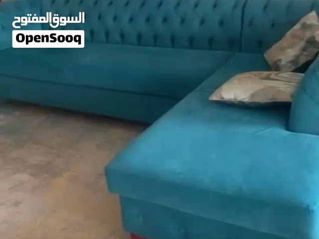 سياره  وطقم كنب للبيع متواجد فى عجمان
