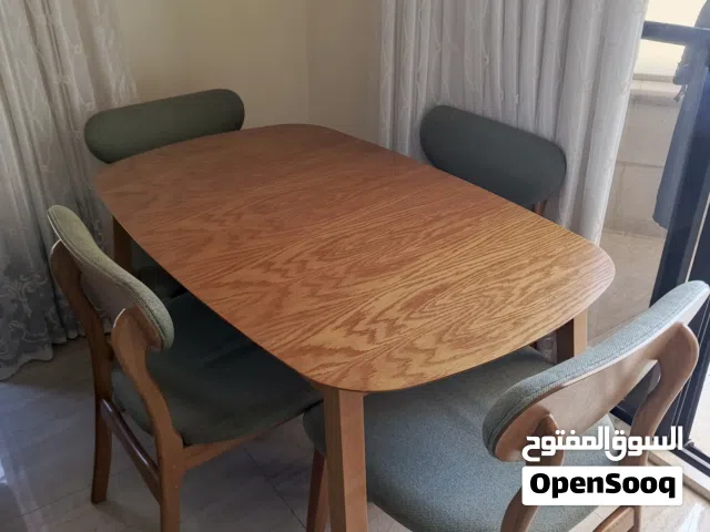طقم طاولة سفرة ماليزي خشب صولد بحالة ممتازة جداً - 4 كراسي