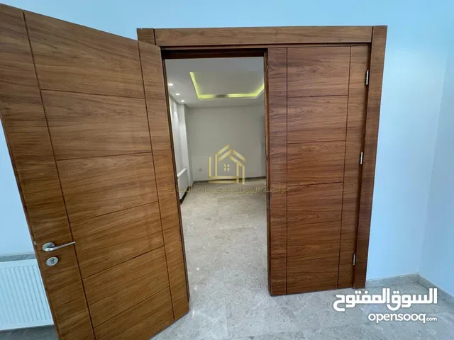 شقة سوبر ديلوكس ارضي مع ترس منطقة فلل