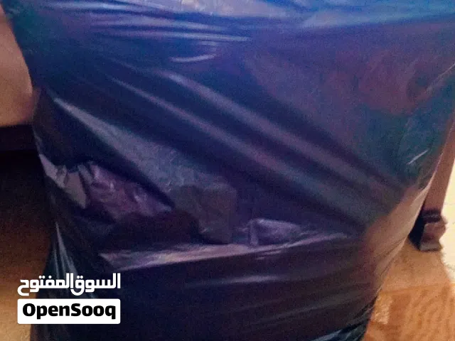 ملابس للبيع للي مهتم