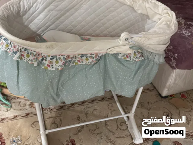 سرير أطفال بحاله ممتازه