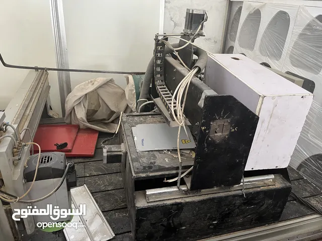 1. CNC Router متوسطة الحجم – بحالة ممتازة وكابينة تحكم مستقلة