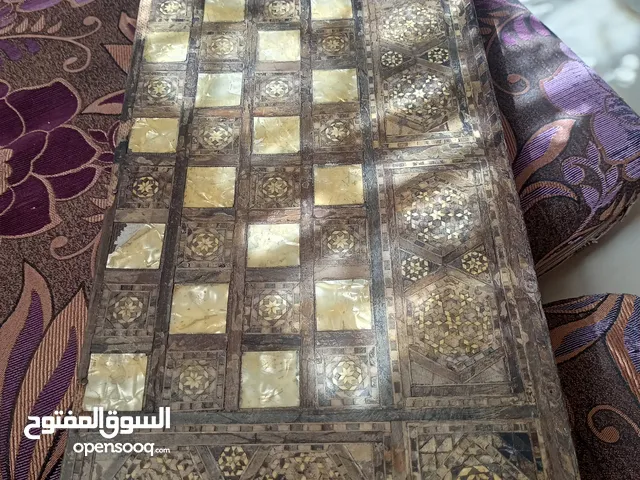 طاولة زهر.مع كامل القطع.والنرظ