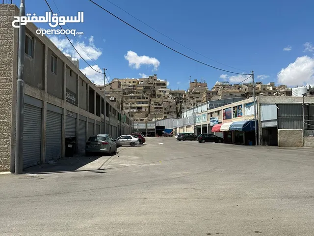 محلات للإيجار مرخصه تجاري صناعي حرفي موقع مميز على شارع الملك حسين تتوفر جميع المساحات