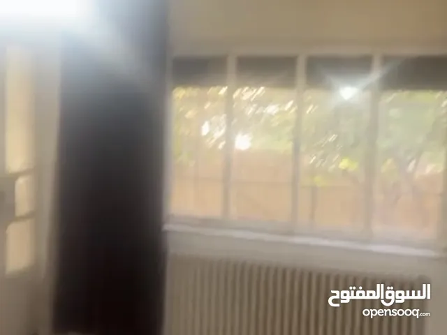 شقة للايجار بجبل الحسين بموقع مميز