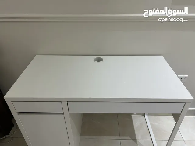 مكتب ابيض ايكيا مع وحدة رفوف ايكيا