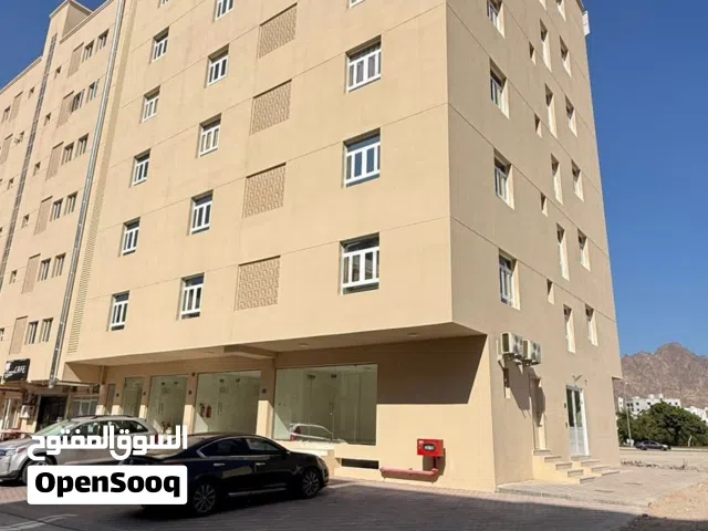 شقة للايجار - مبنى جديد - مساحات واسعة - من المالك مباشرة - إدارة عمانية 100٪ - بدون عمولات