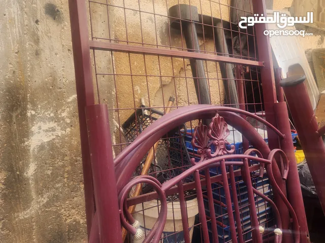 سرير حديد للشباب يتحمل الوزن