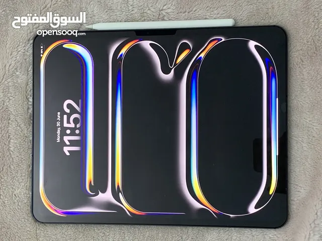 للبيع ايباد برو 13 انش مع القلم بحاله ممتازة جدا iPad Pro 13-inch with apple pencil