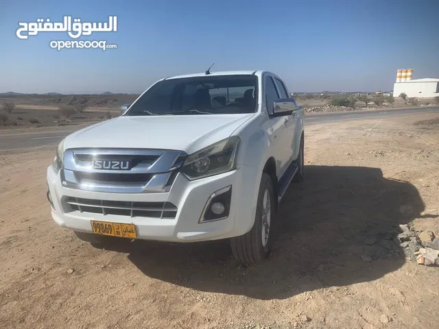 Used Isuzu D-Max in Al Dakhiliya