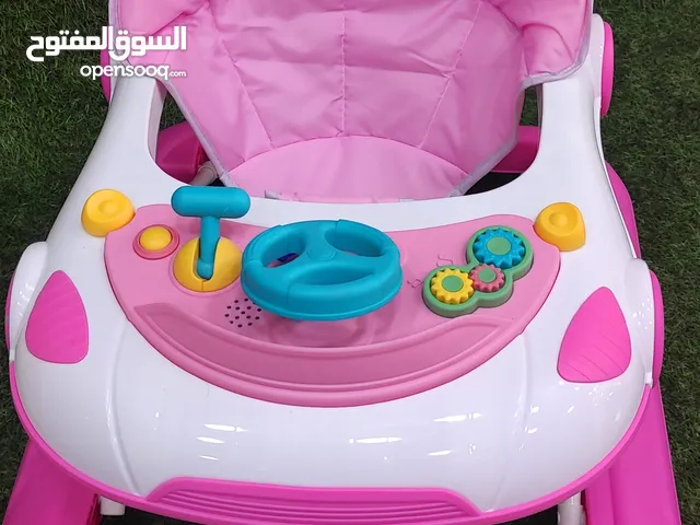 متوفرة الآن عربة مشي للأطفال بستايل سيارة أنيق ومريح! مثالية لدعم خطوات طفلك الأولى بأمان