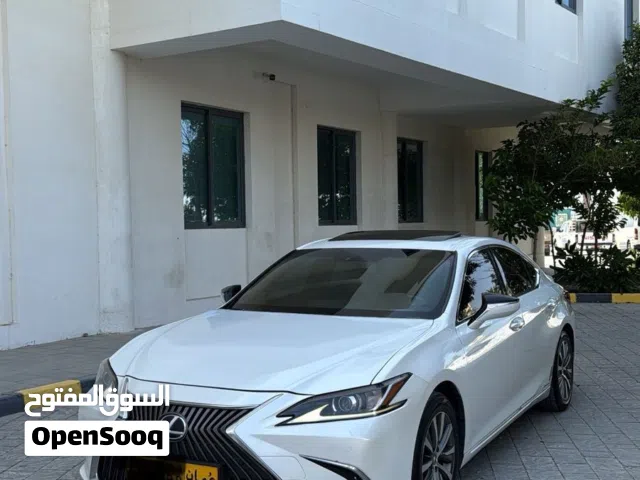 لكزس خليجي هايبرد+بترول2021 VIP (نسخة فندقية فاخرة) بحالة الوكالة وسجل صيانة كامل