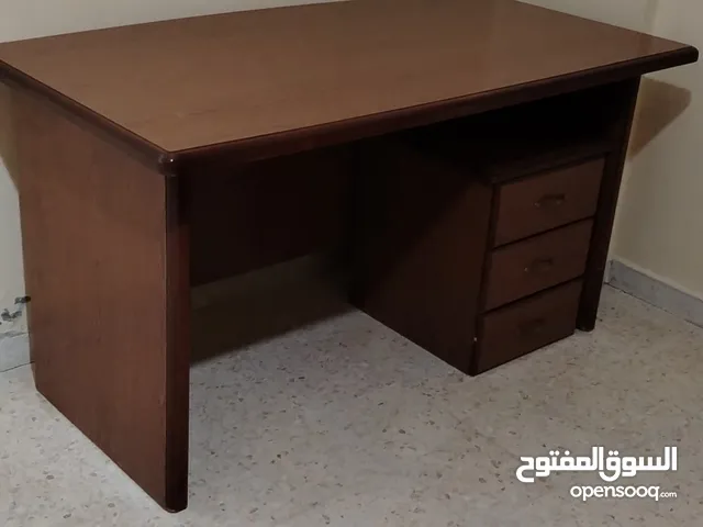 طاولة مكتب مع وحدة ادراج