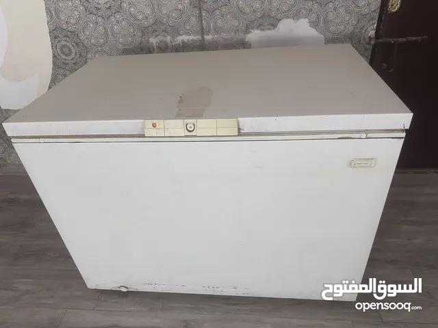 فريزر Magic Chef نظيف – الحجم المناسب والتبريد القوي