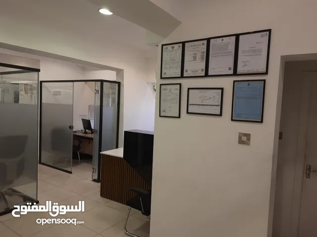 مكاتب للايجار والتنازل والفوري بسعر مغري 3 ارقام الية