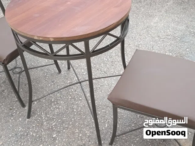 طاوله حديد وكرسين