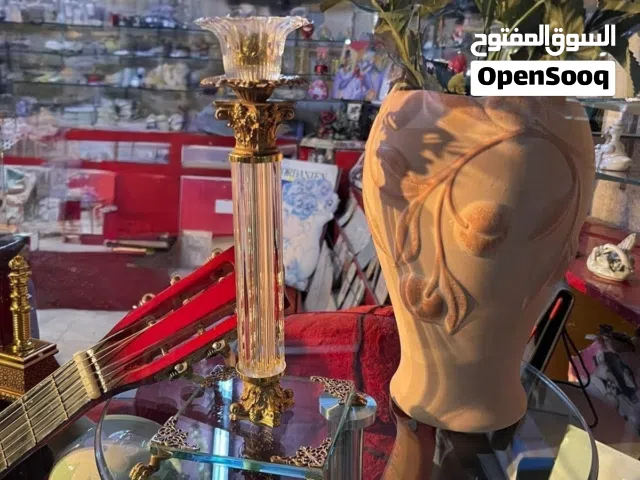 كرستال اصلي انجليزي وخزف صيني يدوي ونحاسيات مورانو إيطالي اصلي ولوحات نحاس مصري وأشياء تانيه كتييير