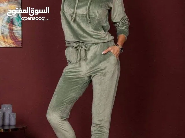 لانجري وبيجامات