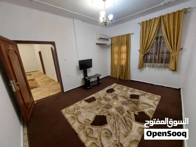 شقة دور تاني مفروشة بالكامل في شعبية السراج موقع ممتاز بسعر 2000د مع عمولة مكتب نصف شهر باقي التفاصي