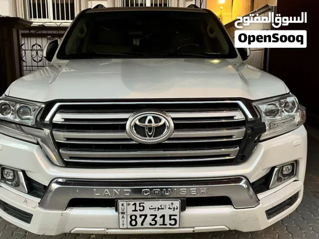 تويوتا لاندكروزر موديل 2018 (Toyota Land Cruiser 2018) باللون الأبيض ، بمواصفات خليجية .