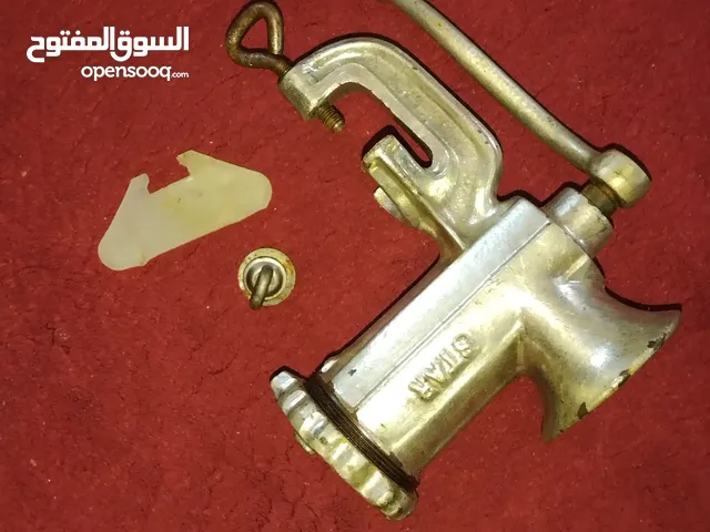 ماكينه لحمه وبرغل يدويه لونها فضي