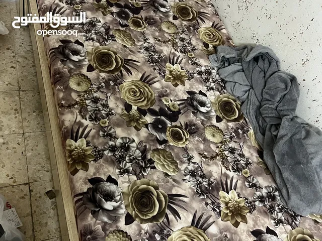 تخت مع كمدينا مع الفرشة
