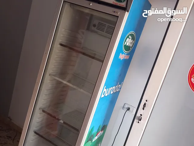 ثلاجه عرض للبيع