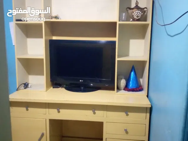 مكتب ومكتبه الاتنين في بعض منفصلين عن بعض هتكون مناسبه جدا للمذاكرة