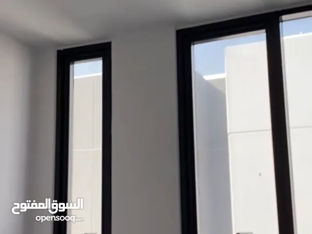 للبيع استوديو بمجمع سكني متكامل بإمارة الشارقة الجادة.لوكيشن مميز .متاح جميع الخدمات.