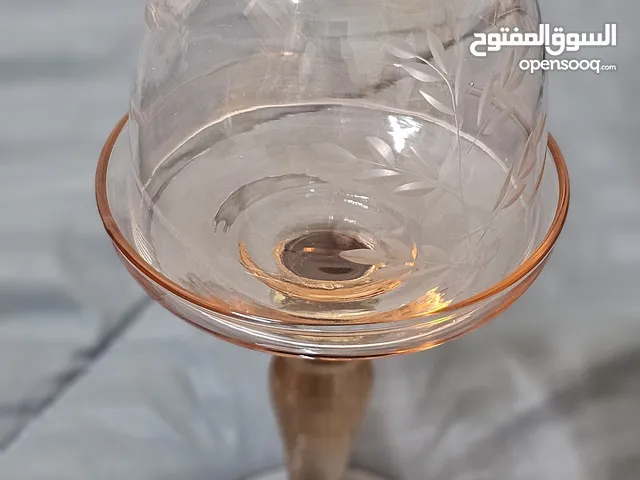 ستاند تقديم فاخر للحلويات بغطاء زجاجي أنيق