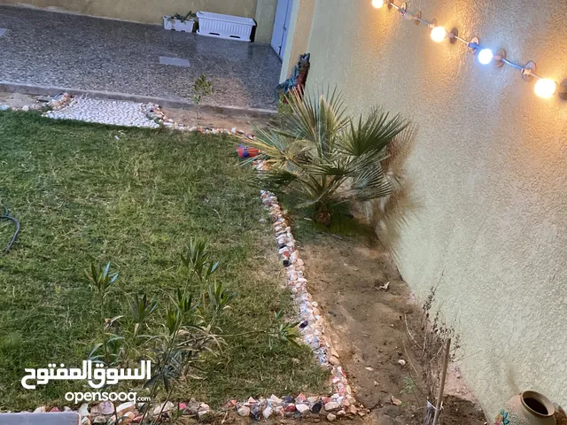 170 m2 2 Bedrooms Townhouse for Sale in Basra Zubayr