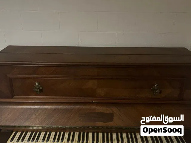 بيانو خشبي