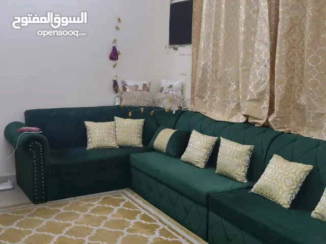 جلسة مع سجادة