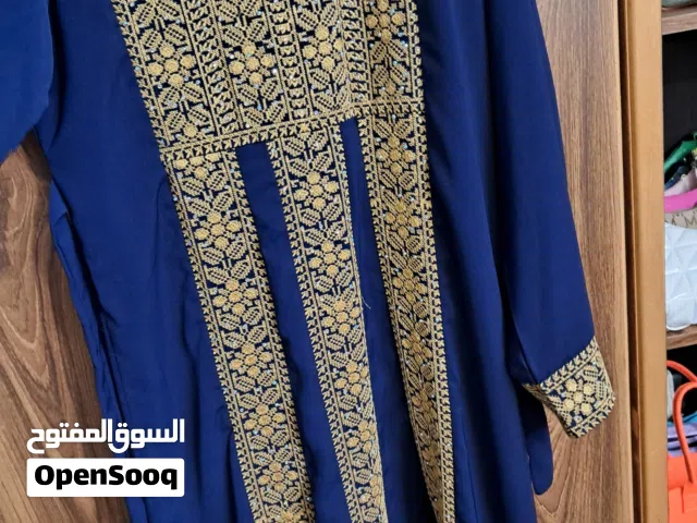 ثوب + عبايه من دبي جداد ما لبسوا للبيع العبايه نمره 52 الثوب نمره 2