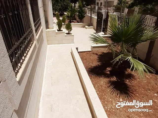 816 m2 5 Bedrooms Villa for Sale in Amman Deir Ghbar
