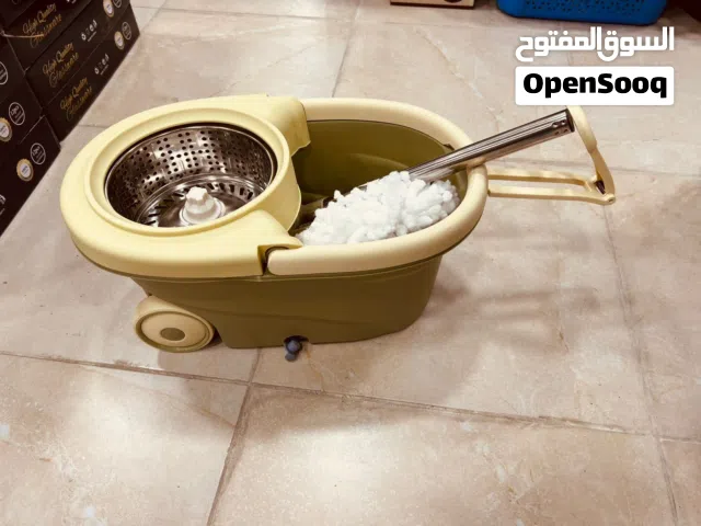 ممسحة ثقيلة جداً جداً مع دعسة رجل وعجلات وفوطة مسح عدد 2 السعر22 شامل التوصيل