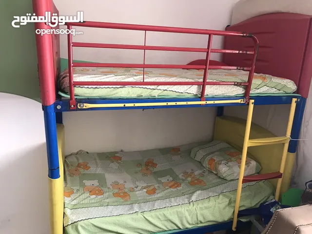 سرير دورين مستعمل للاطفال الطول حوالى متر ونص والعرض حوالى متر