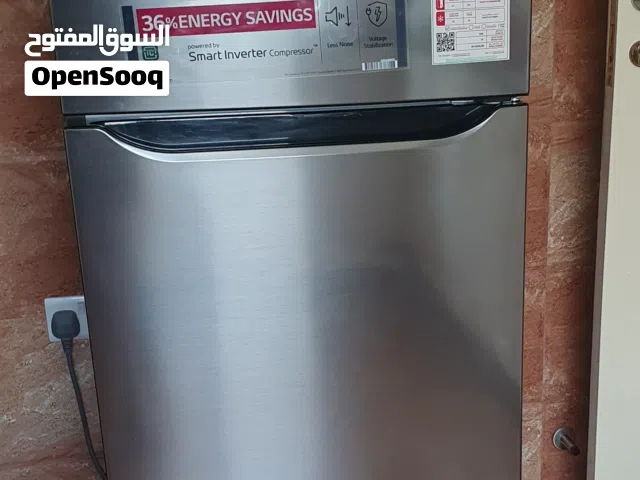 تلاجه lg استخدام شهور بسيطه شبه الجديده  بسعه 310 لتر خارجي