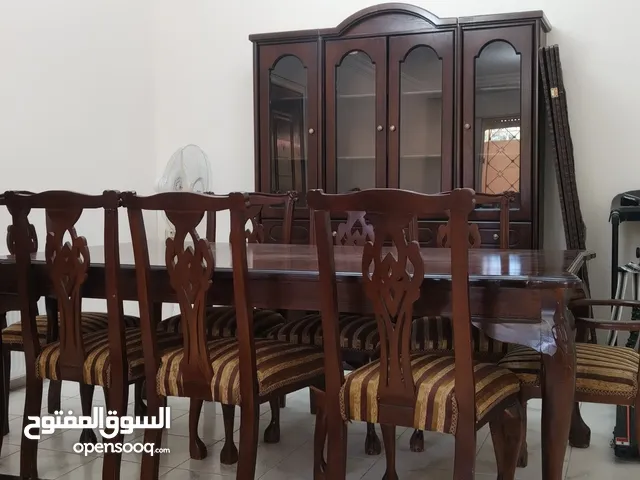 طاولة سفرة مع فضية  للبيع