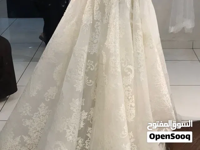 فستان زفاف جديد