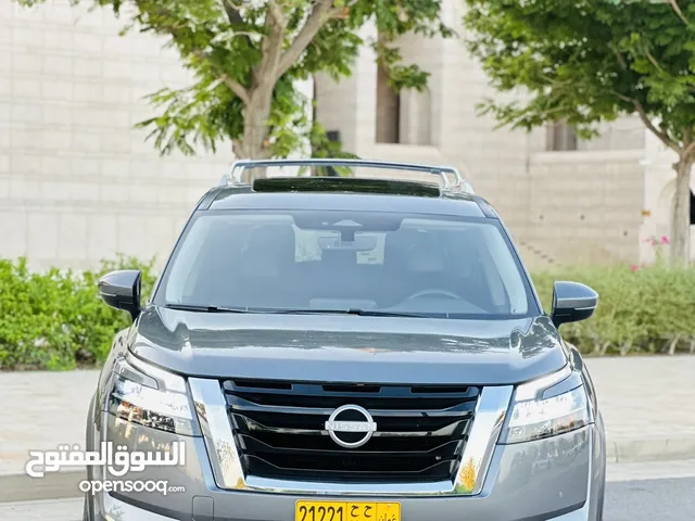 Used Nissan Pathfinder in Al Dakhiliya