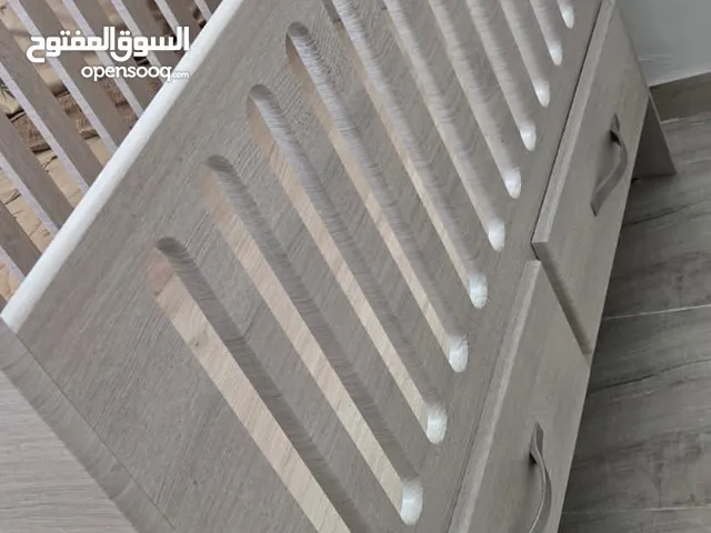 تخت اطفال مستعمل مرا واحدة يعني جديد