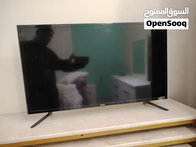 Two Samsung 42-inch Smart Full HD LED TVs تلفزيونين سامسونج عدد 2  ذكي 42 بوصه Full HD LED نظيف جداً