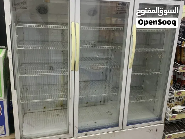 ثلاجة القديمة بحاجة إلى صيانة للبيع