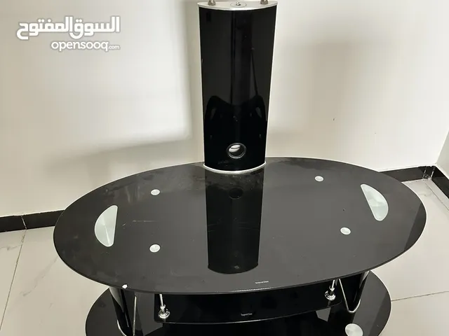 طاولة تلفاز بحالة الجديد كما في الصوره