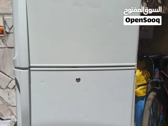 للبيع ثلاجة LG غنية عن التعريف، غاية المستخدم ونظيفة جداً (شبه جديدة). الثلاجة شغالّة 100% وبحالة مم