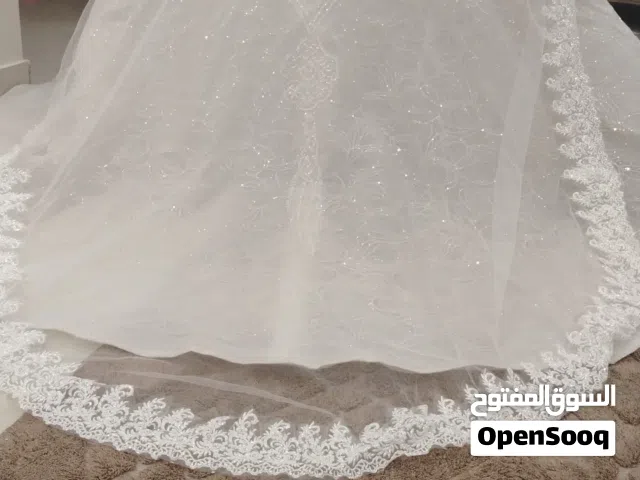 بدلات بيضا