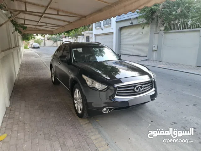 infinity fx35 2012 full options lady use second owner 190km all maintenance by Nissan agency