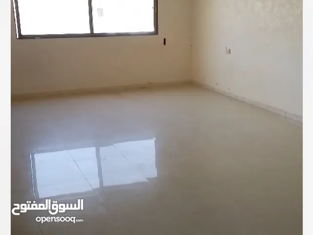 شقة للإيجار مساحة 200 متر واسعه ومهوية طابق اخير يتم توثيق العقد قانونيا و الدفع بداية كل شهر ميلادي