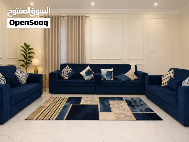 طقم كنب نظيف وجميل مع الزولية